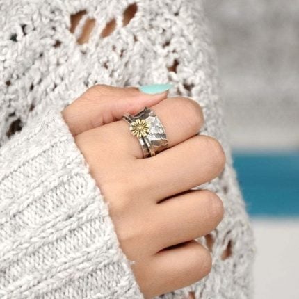 Wholesale Daisy Creative Turnable Engraved Ring