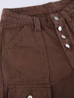 Button pockets straight trousers