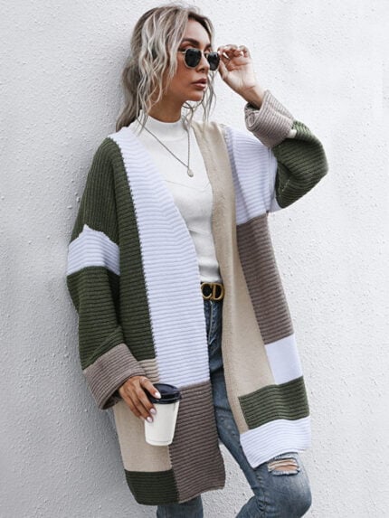 Contrasting color long knitted cardigan