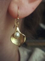 Fashion Calla Lily Petal Pearl Earrings