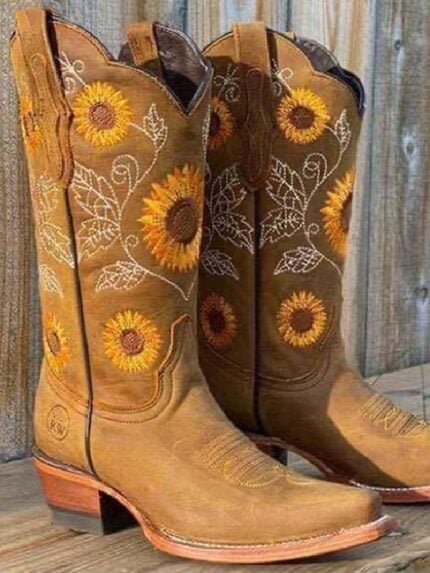 Flower Embroidered Ethnic Chunky Heel Boots