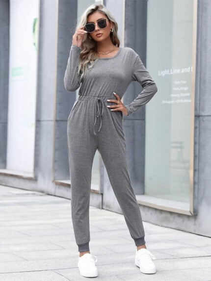 Solid color one-piece jumpsuit