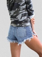 Stylish fringed hem denim shorts