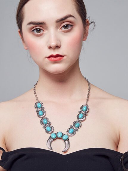 Trendy Turquoise Horn Pendant Necklace