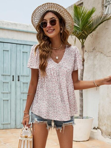 Wholesale V-neck pleated floral casual top