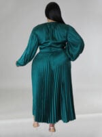 Wholesale Plus Solid Color Pleated Long Sleeve Dress